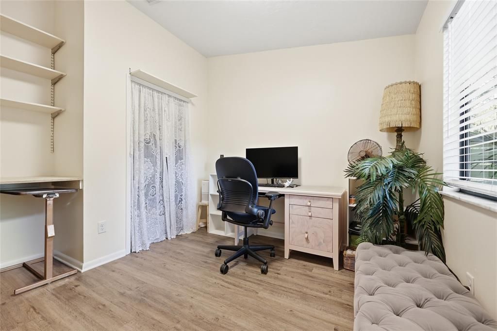 For Sale: $179,900 (3 beds, 2 baths, 976 Square Feet)