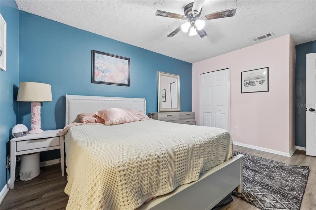 For Sale: $179,900 (3 beds, 2 baths, 976 Square Feet)