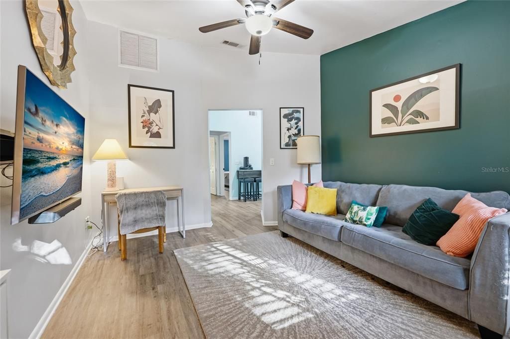 For Sale: $179,900 (3 beds, 2 baths, 976 Square Feet)
