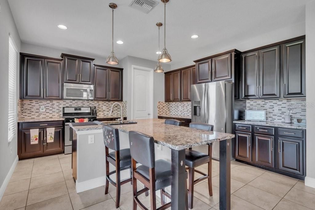En Venta: $599,900 (4 camas, 3 baños, 2857 Pies cuadrados)