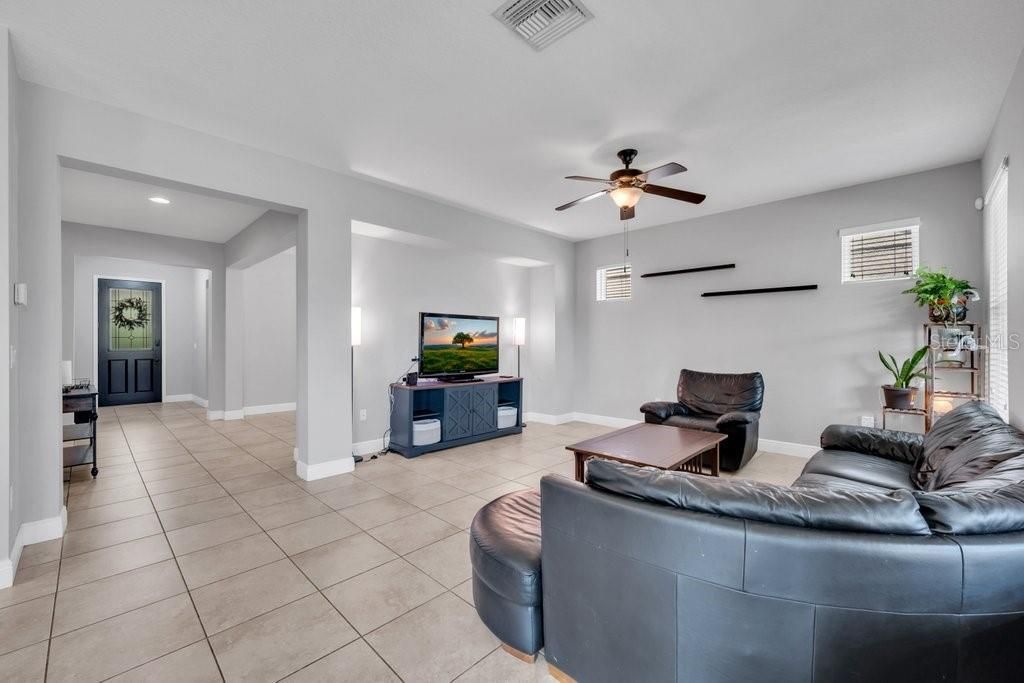 En Venta: $599,900 (4 camas, 3 baños, 2857 Pies cuadrados)