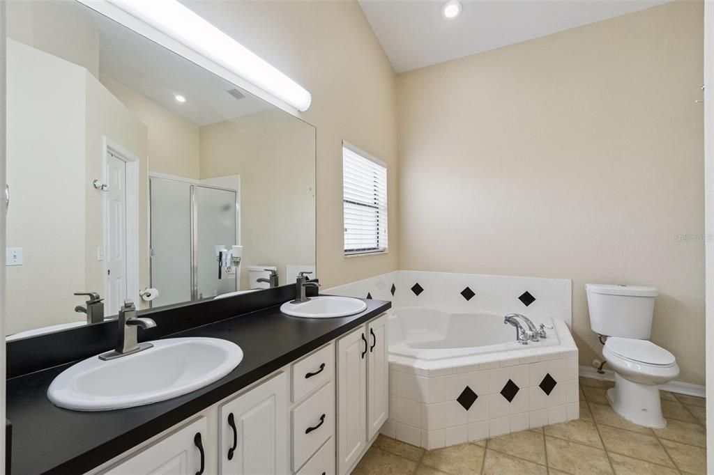 En Venta: $580,000 (3 camas, 2 baños, 1736 Pies cuadrados)