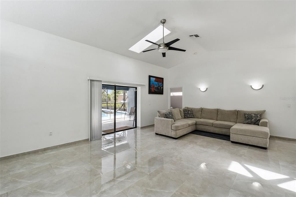 En Venta: $580,000 (3 camas, 2 baños, 1736 Pies cuadrados)