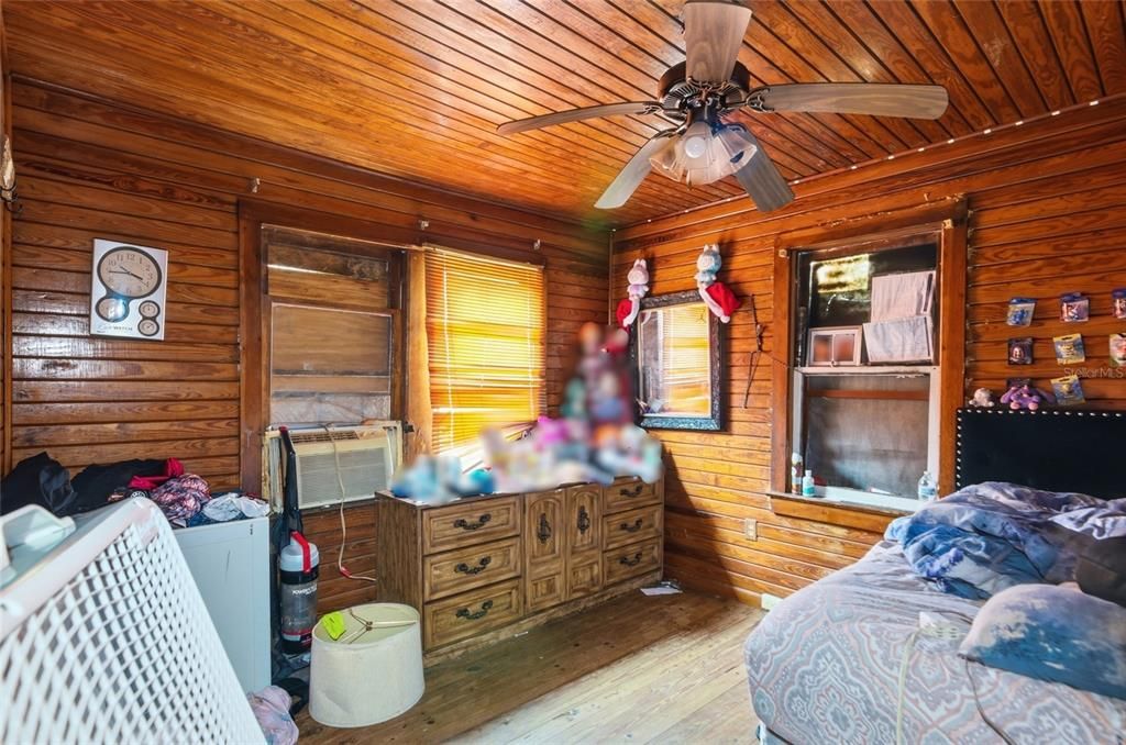 For Sale: $89,900 (2 beds, 1 baths, 724 Square Feet)