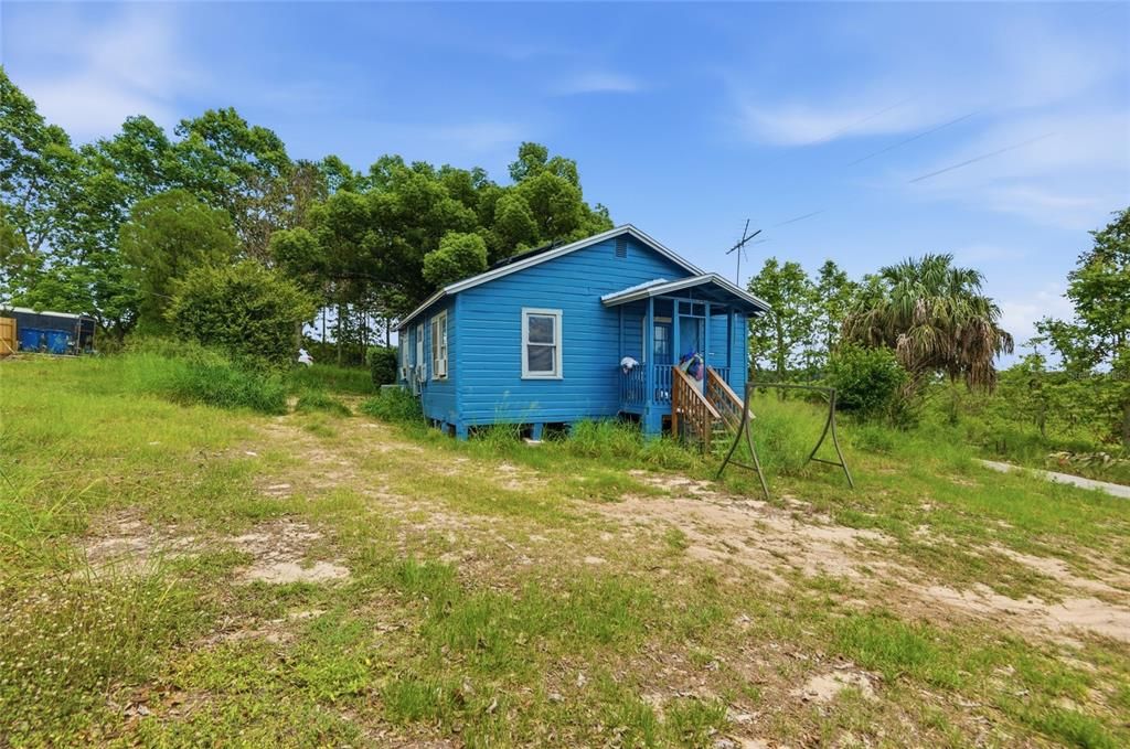 For Sale: $89,900 (2 beds, 1 baths, 724 Square Feet)