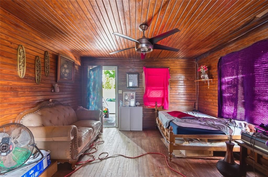 For Sale: $89,900 (2 beds, 1 baths, 724 Square Feet)