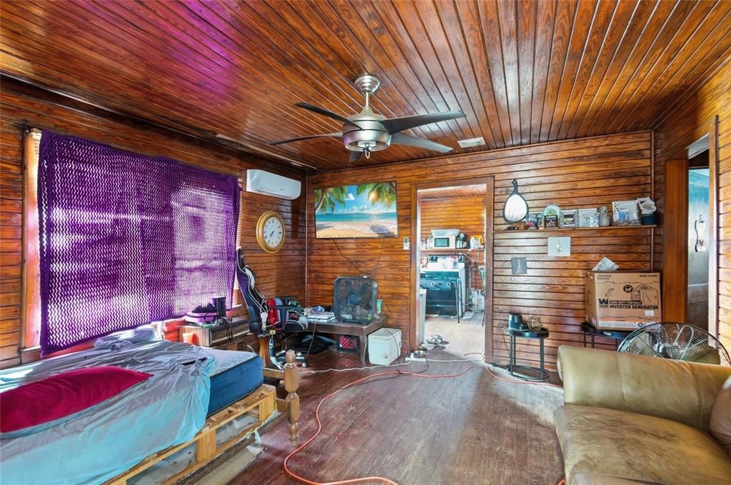 For Sale: $89,900 (2 beds, 1 baths, 724 Square Feet)