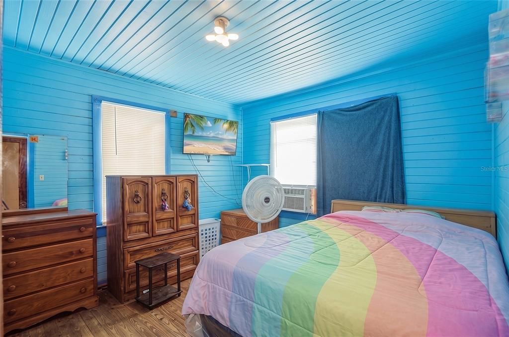 For Sale: $89,900 (2 beds, 1 baths, 724 Square Feet)