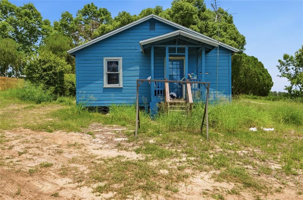 For Sale: $89,900 (2 beds, 1 baths, 724 Square Feet)