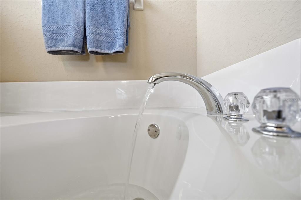 For Sale: $285,000 (2 beds, 2 baths, 1606 Square Feet)