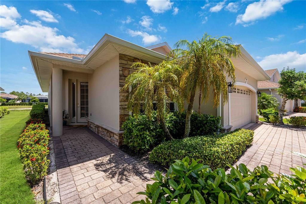 For Sale: $285,000 (2 beds, 2 baths, 1606 Square Feet)