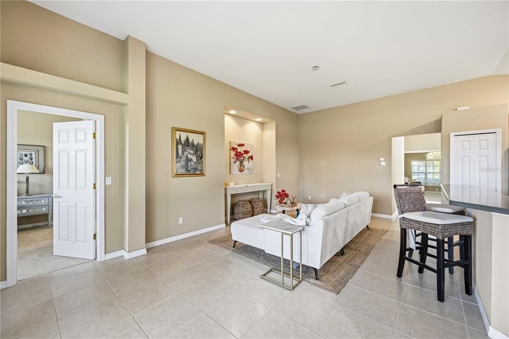 For Sale: $285,000 (2 beds, 2 baths, 1606 Square Feet)