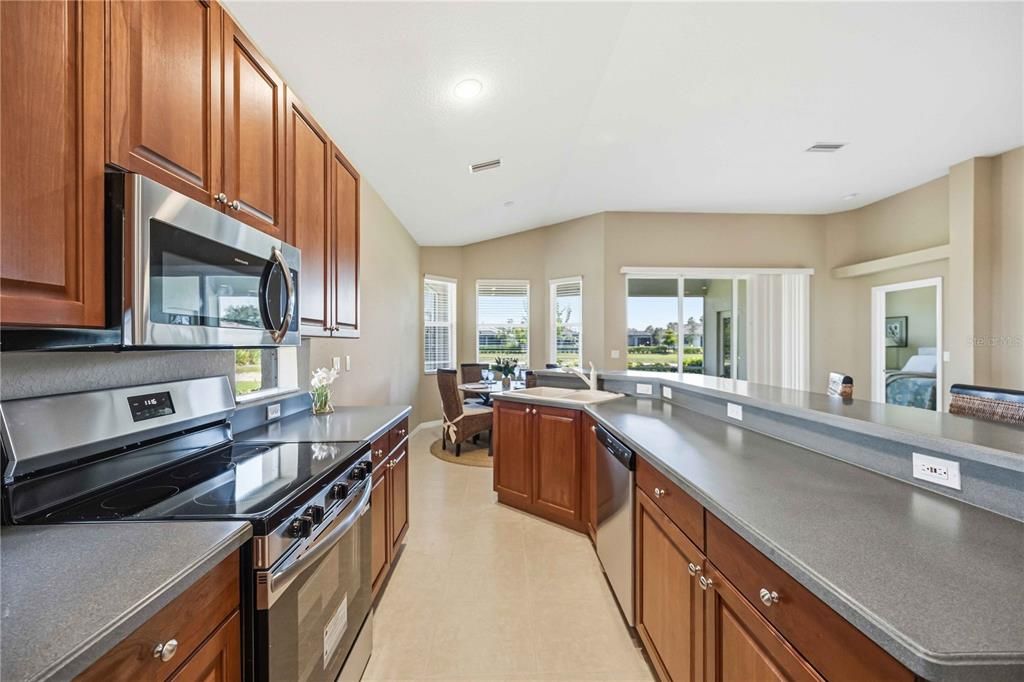 For Sale: $285,000 (2 beds, 2 baths, 1606 Square Feet)