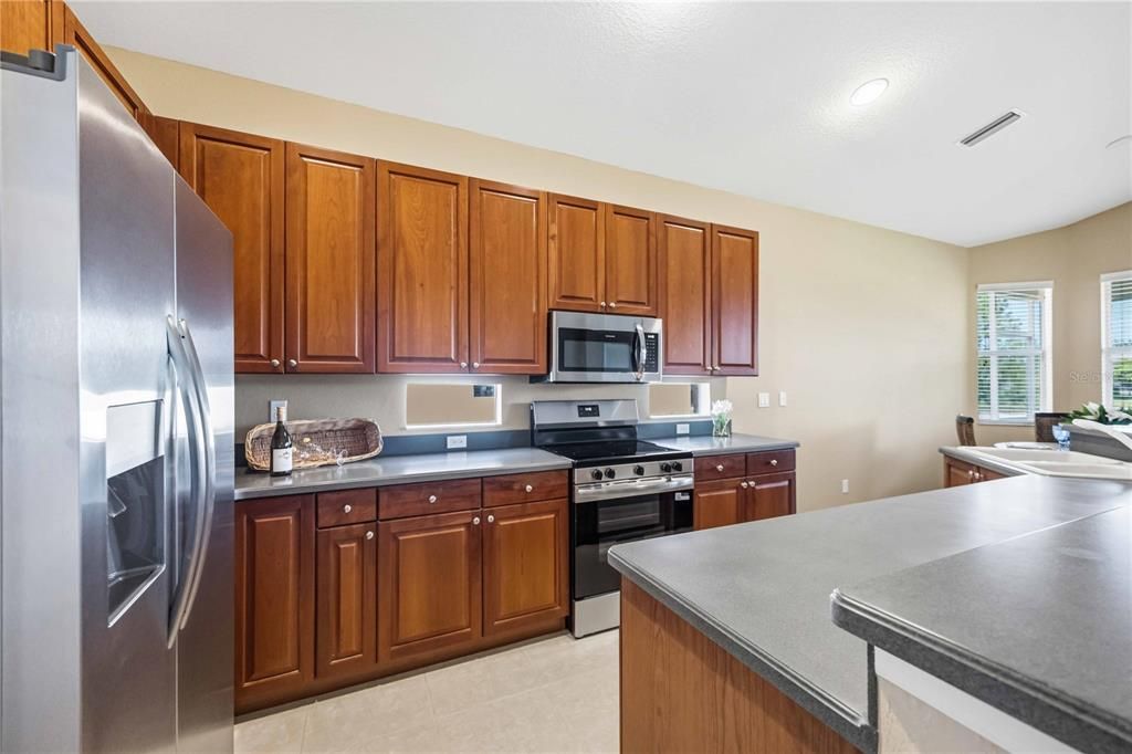 For Sale: $285,000 (2 beds, 2 baths, 1606 Square Feet)