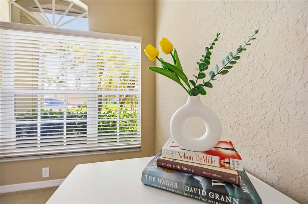 For Sale: $285,000 (2 beds, 2 baths, 1606 Square Feet)