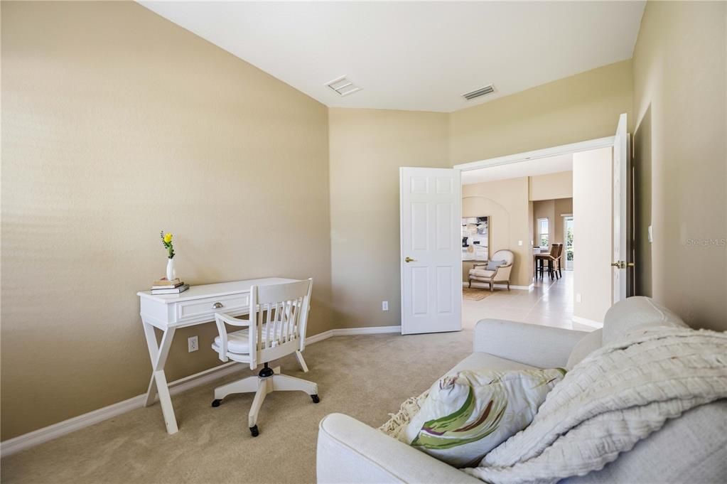 For Sale: $285,000 (2 beds, 2 baths, 1606 Square Feet)