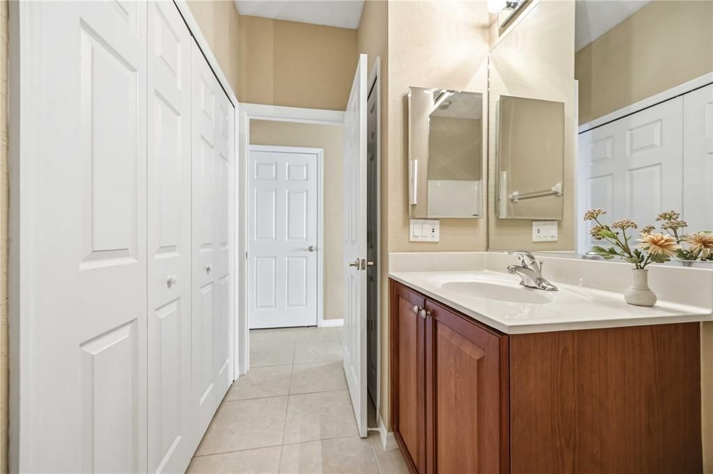 For Sale: $285,000 (2 beds, 2 baths, 1606 Square Feet)