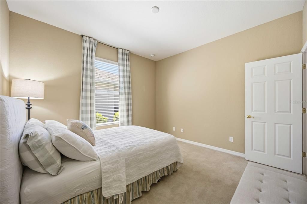 For Sale: $285,000 (2 beds, 2 baths, 1606 Square Feet)