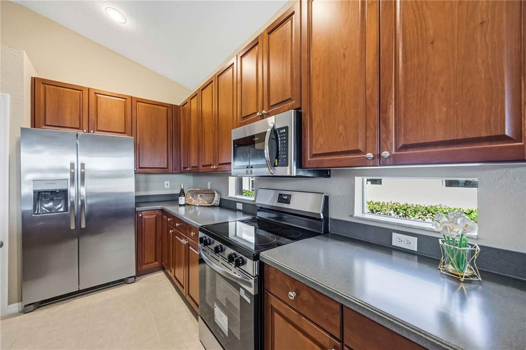 For Sale: $285,000 (2 beds, 2 baths, 1606 Square Feet)
