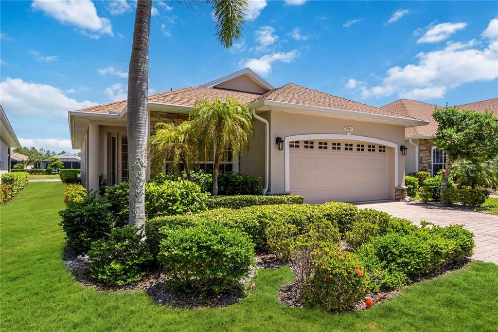 For Sale: $285,000 (2 beds, 2 baths, 1606 Square Feet)