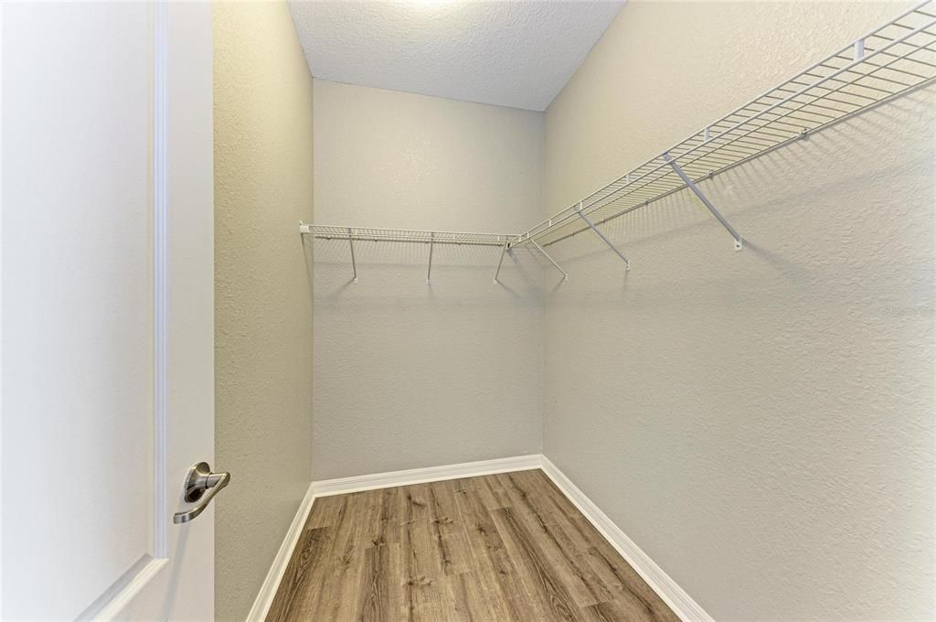 En Venta: $470,900 (4 camas, 3 baños, 2032 Pies cuadrados)