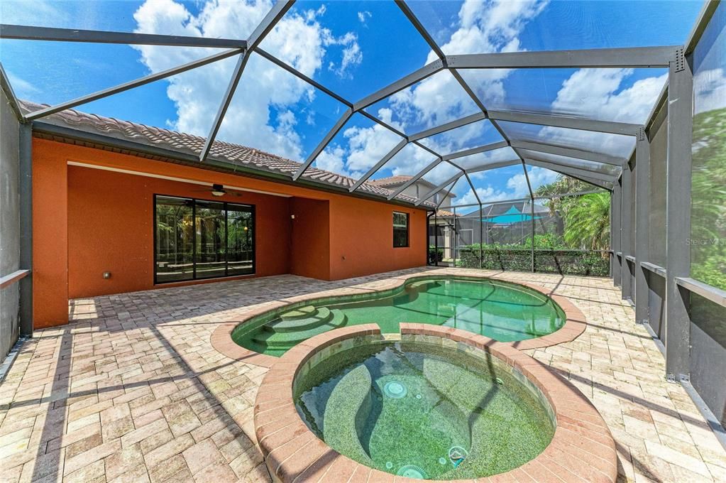 En Venta: $470,900 (4 camas, 3 baños, 2032 Pies cuadrados)