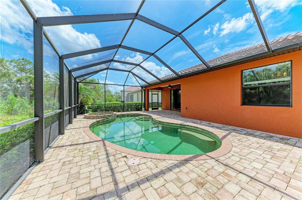 En Venta: $470,900 (4 camas, 3 baños, 2032 Pies cuadrados)