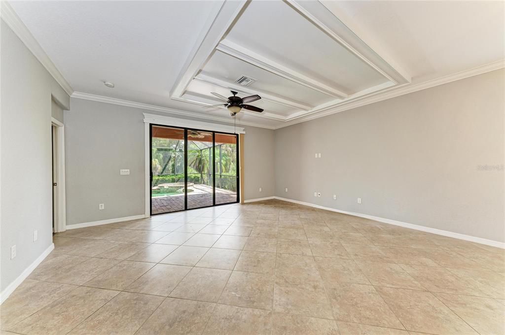 En Venta: $470,900 (4 camas, 3 baños, 2032 Pies cuadrados)