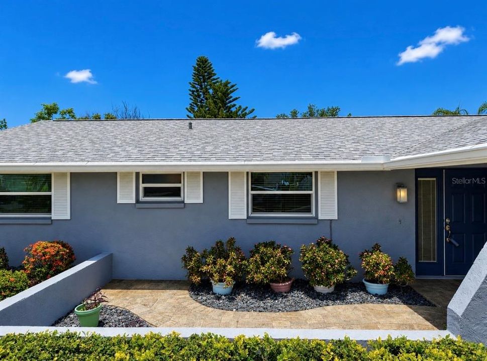 Active With Contract: $329,900 (3 beds, 2 baths, 1433 Square Feet)