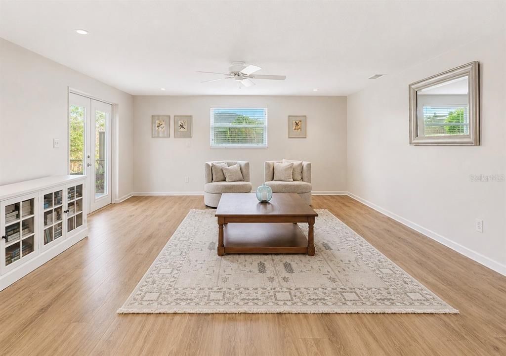 Active With Contract: $329,900 (3 beds, 2 baths, 1433 Square Feet)