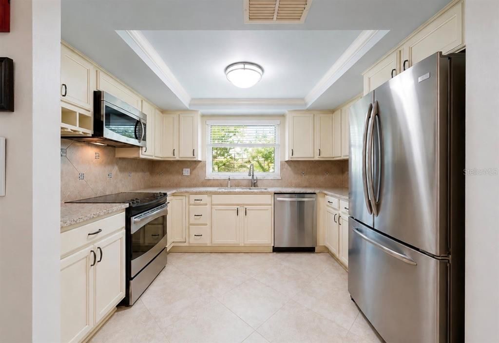 Active With Contract: $329,900 (3 beds, 2 baths, 1433 Square Feet)