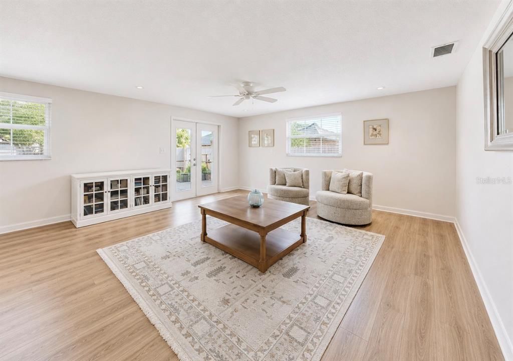 Active With Contract: $329,900 (3 beds, 2 baths, 1433 Square Feet)