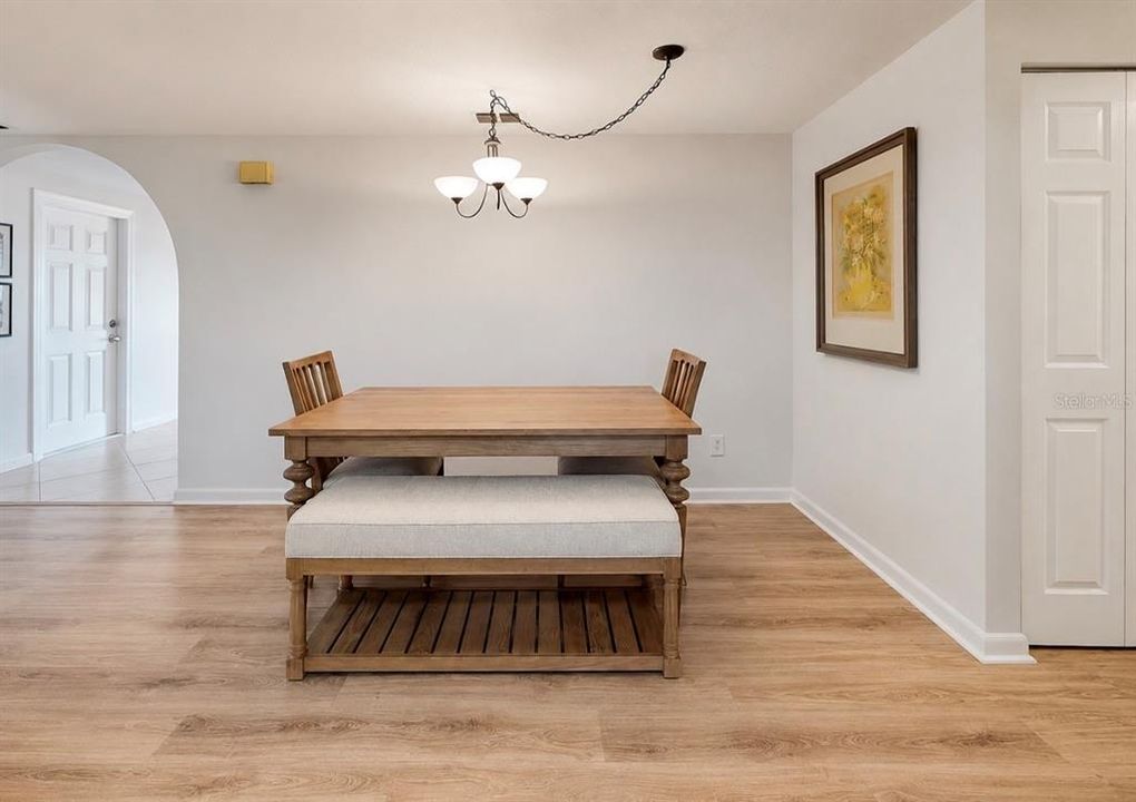Active With Contract: $329,900 (3 beds, 2 baths, 1433 Square Feet)