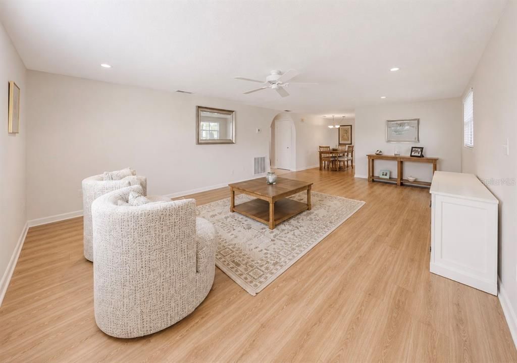 Active With Contract: $329,900 (3 beds, 2 baths, 1433 Square Feet)