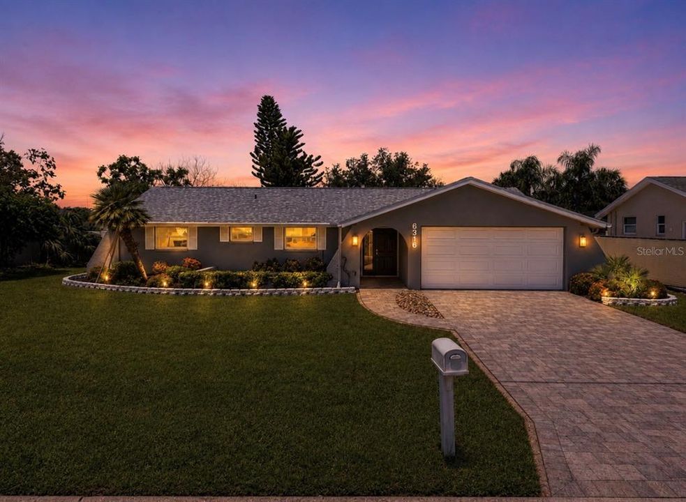Active With Contract: $329,900 (3 beds, 2 baths, 1433 Square Feet)