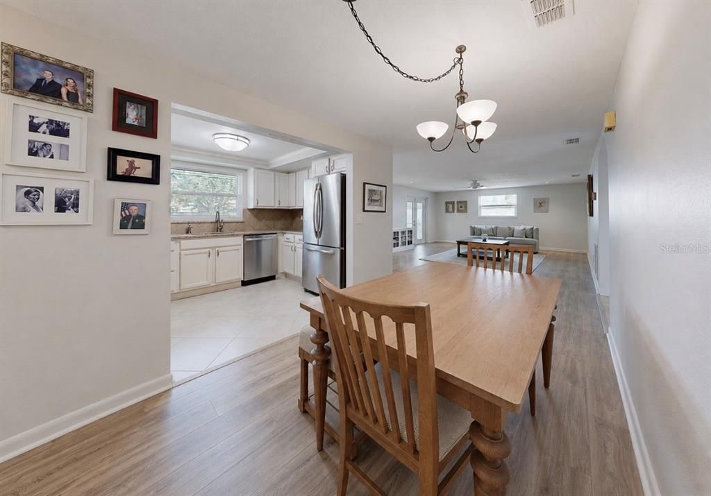 Active With Contract: $329,900 (3 beds, 2 baths, 1433 Square Feet)