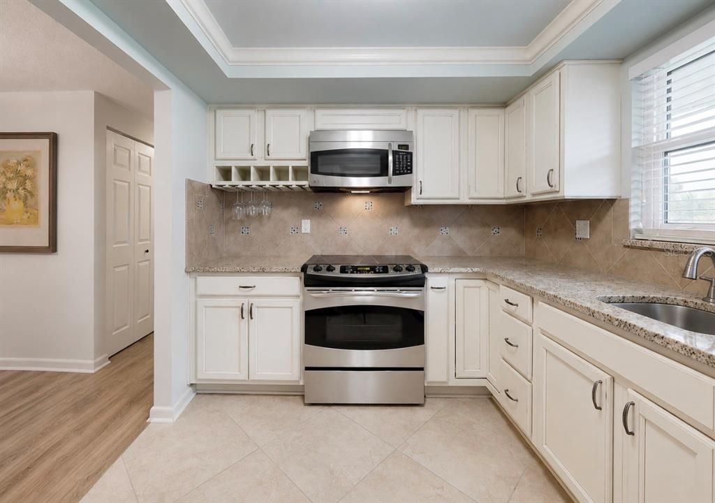Active With Contract: $329,900 (3 beds, 2 baths, 1433 Square Feet)