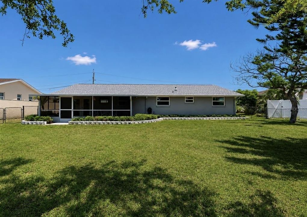 Active With Contract: $329,900 (3 beds, 2 baths, 1433 Square Feet)