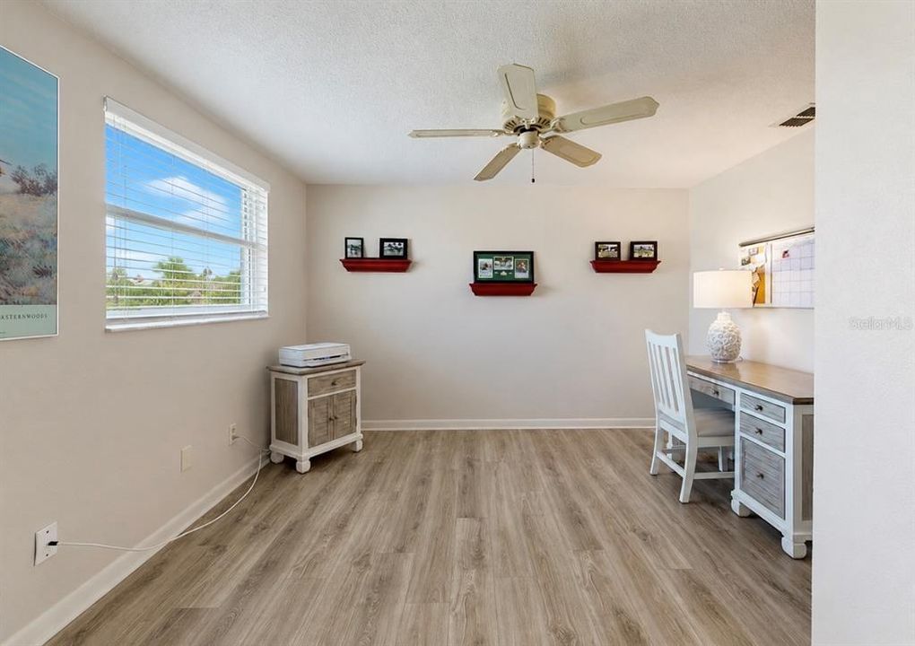 Active With Contract: $329,900 (3 beds, 2 baths, 1433 Square Feet)