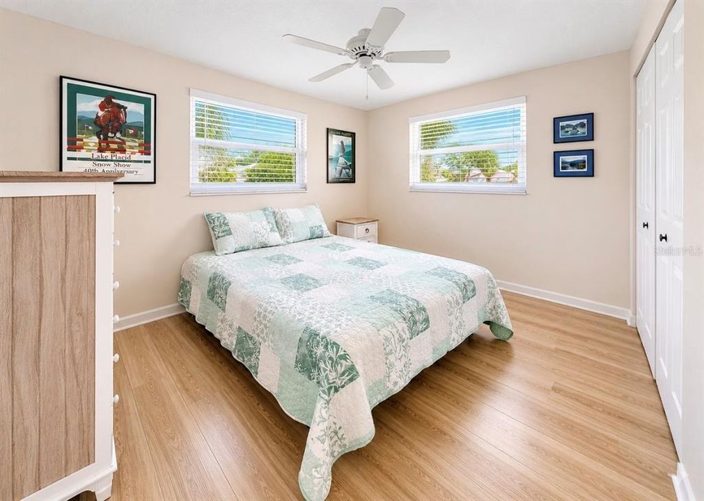 Active With Contract: $329,900 (3 beds, 2 baths, 1433 Square Feet)