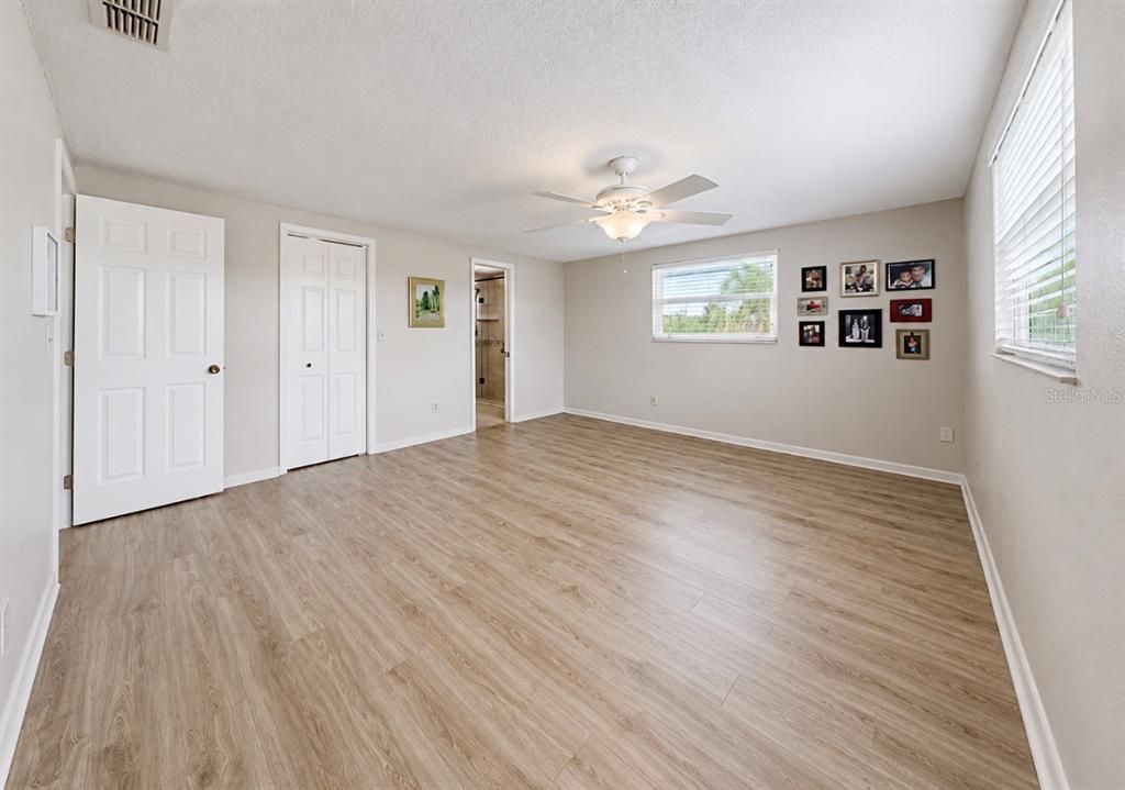 Active With Contract: $329,900 (3 beds, 2 baths, 1433 Square Feet)