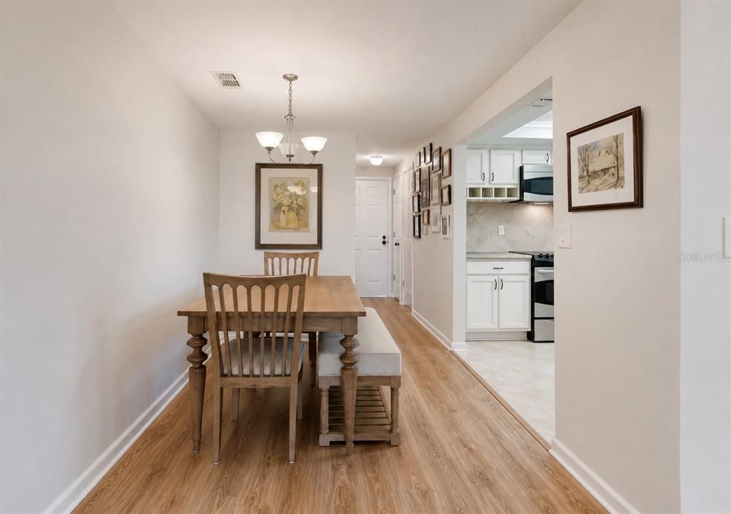 Active With Contract: $329,900 (3 beds, 2 baths, 1433 Square Feet)