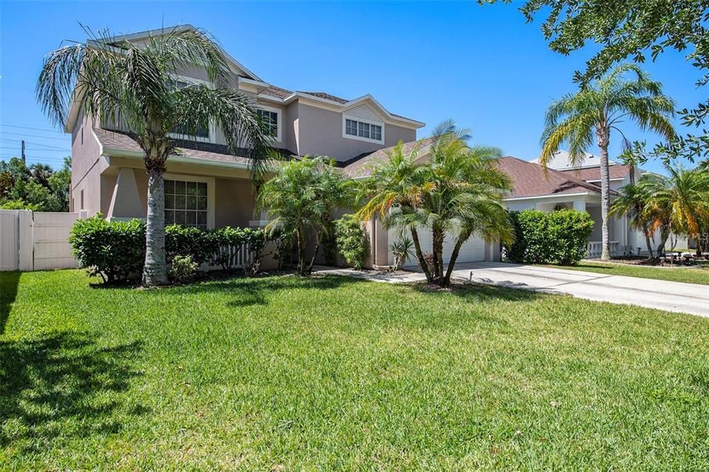 For Rent: $2,595 (4 beds, 2 baths, 2460 Square Feet)