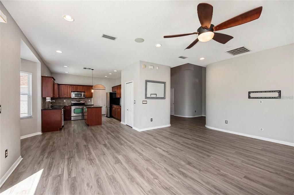For Rent: $2,595 (4 beds, 2 baths, 2460 Square Feet)