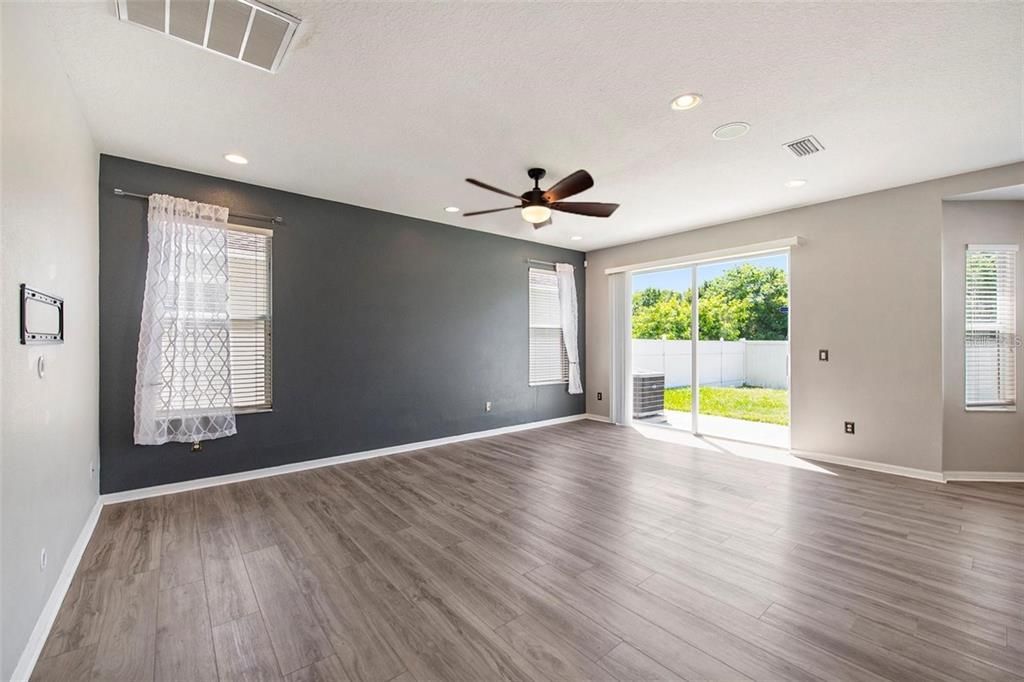 For Rent: $2,595 (4 beds, 2 baths, 2460 Square Feet)