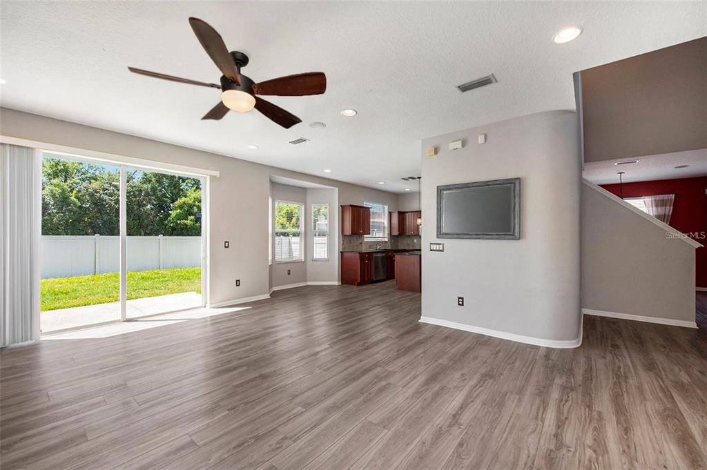 For Rent: $2,595 (4 beds, 2 baths, 2460 Square Feet)