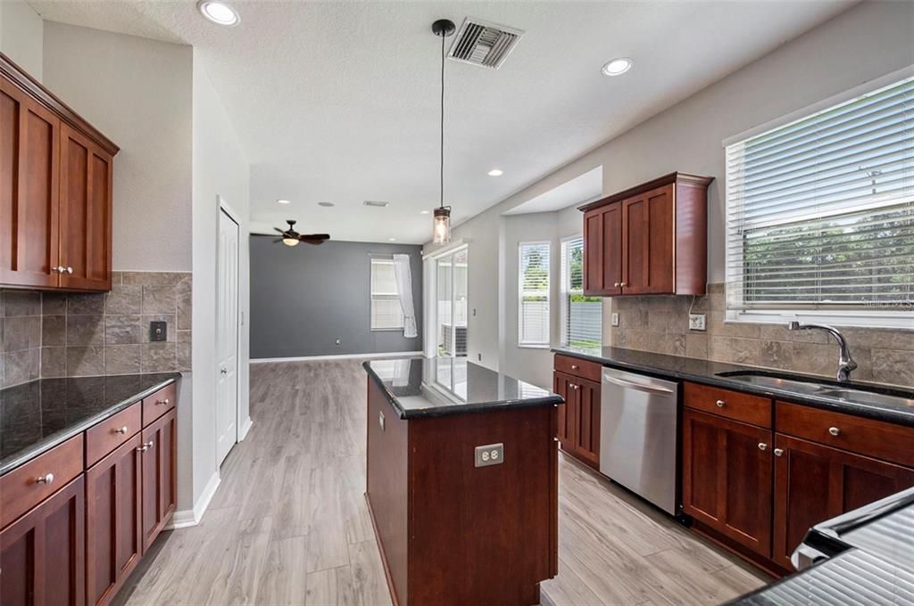 For Rent: $2,595 (4 beds, 2 baths, 2460 Square Feet)