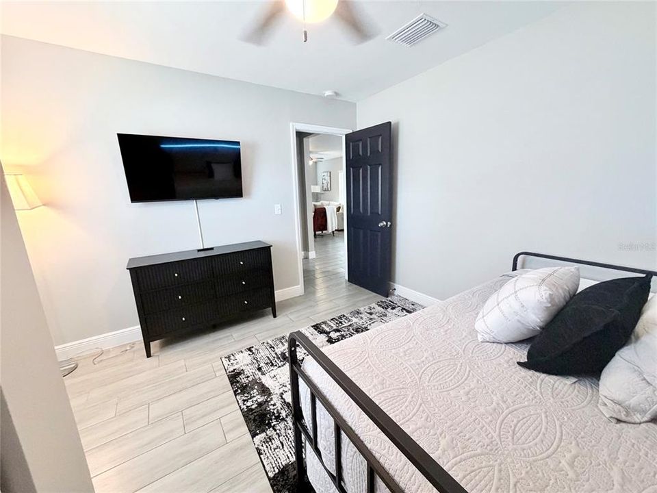 For Rent: $5,000 (2 beds, 2 baths, 1050 Square Feet)