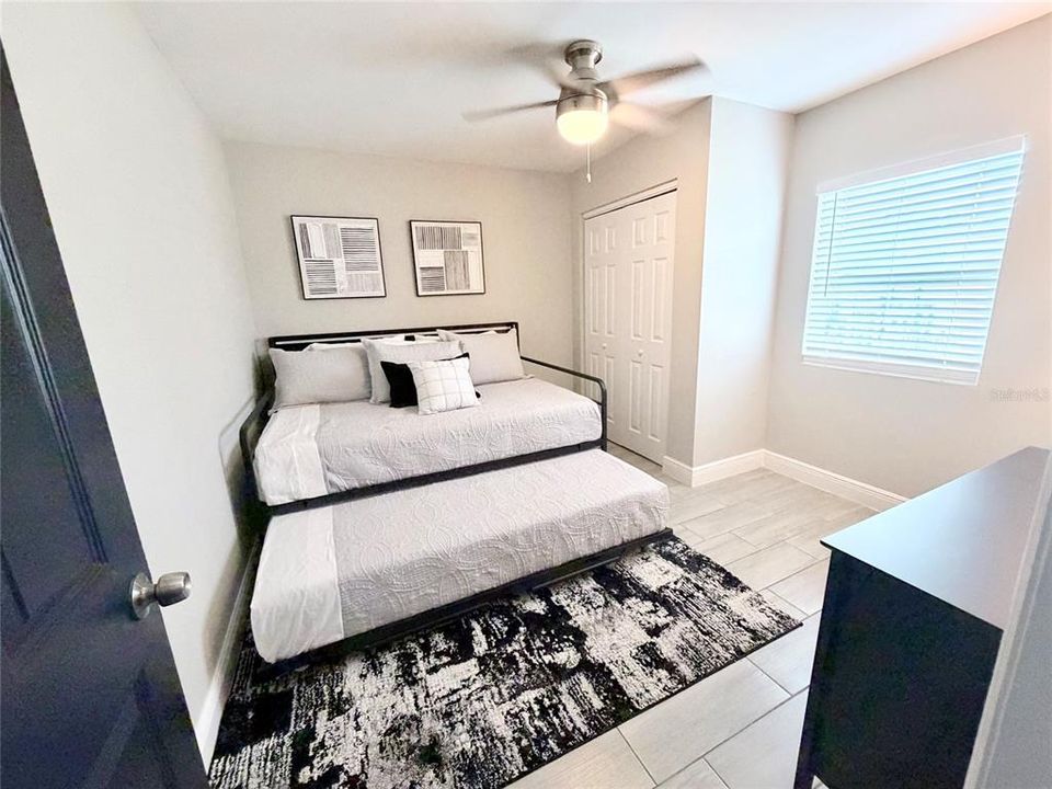 For Rent: $5,000 (2 beds, 2 baths, 1050 Square Feet)