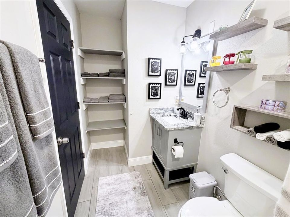 For Rent: $5,000 (2 beds, 2 baths, 1050 Square Feet)